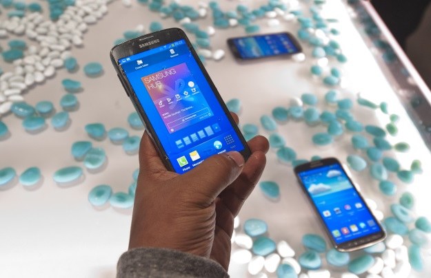 Chiński smartfon będzie lepszy od Samsunga Galaxy S4? /AFP