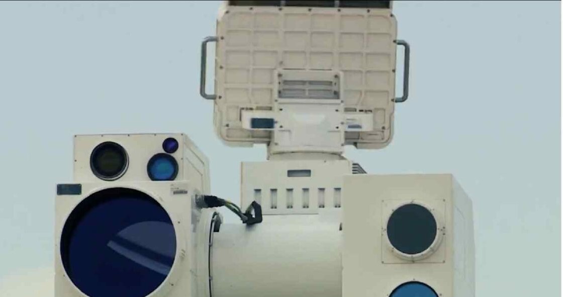 Chiński system Silent Hunter służy do strącania rojów dronów, wykorzystując laser optyczny o mocy 30 kilowatów. Ma zasięg 4 kilometrów