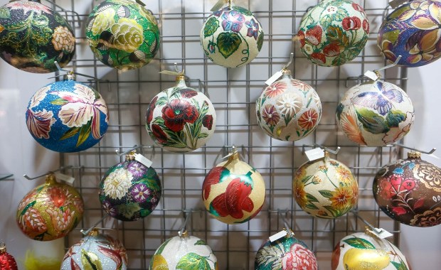 Chińskie bombki zalewają Polskę, nasze produkty popularne za granicą