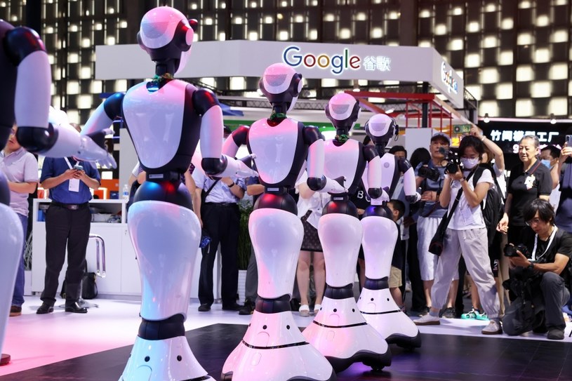 Chińskie władze chcą, aby krajowi niżnynierzy dali im przełom w dziedzinie robotyki /TANG YANJUN/cnsphoto/Imaginechina via AFP /AFP