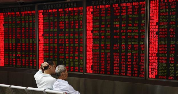 Chińskie władze chcą wprowadzić nowe rozwiązania dla rynku akcji /PAP/EPA