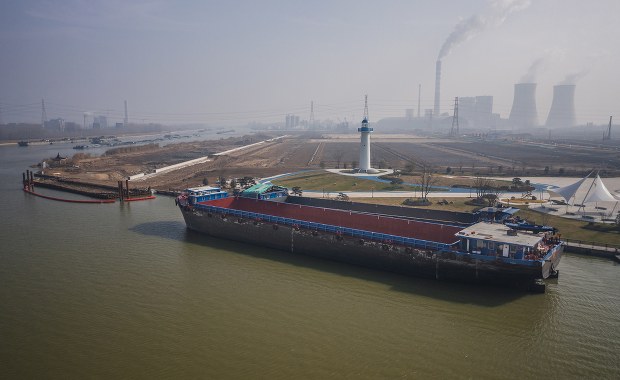 Chiny: Awaria statku towarowego. Nie żyje 9 osób