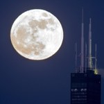 Chiny chcą stworzyć "sztuczny księżyc". Miałby oświetlać ulice