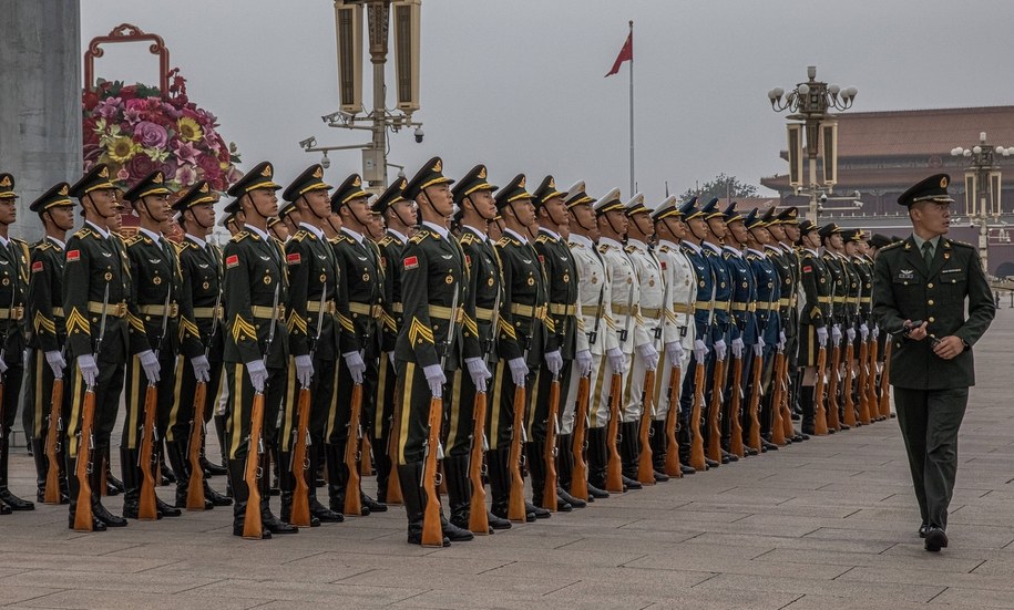 Chiny dysponują najliczniejszą armią na świecie /ROMAN PILIPEY /PAP/EPA