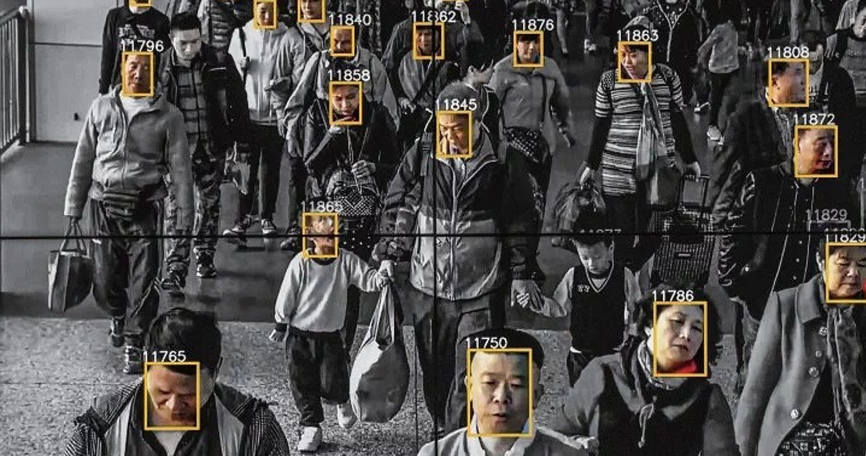 Chiny idą krok dalej w inwigilacji. Władze testują system rozpoznawania emocji ludzi /Geekweek