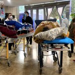 Chiny. Koronawirus: Zapełnione szpitale i kolejki karawanów do krematoriów