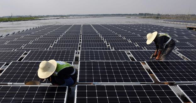 Chiny liderem inwestycji w odnawialne źródła energii na świecie /AFP