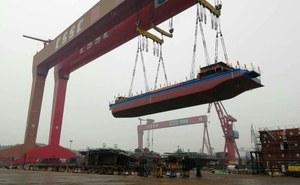 Chiny mają pierwszy elektryczny statek towarowy