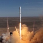 Chiny niespodziewanie wystrzeliły własnego "Falcona 9". Udany start rakiety