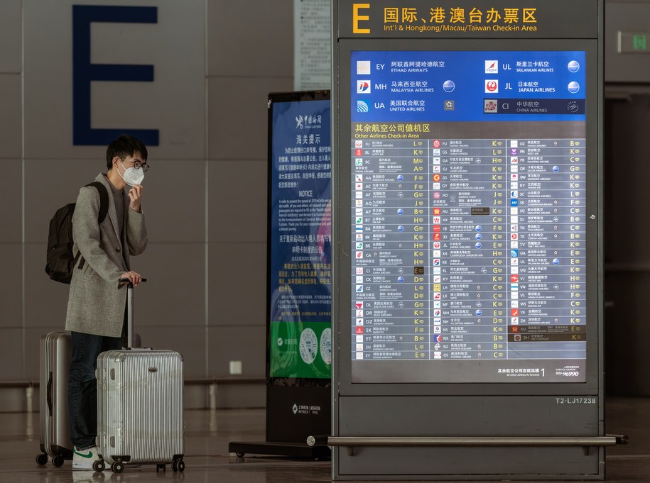 Chiny: Po trzech latach władze otworzyły granice, ostatecznie kończąc z polityką „zero covid” /ALEX PLAVEVSKI /PAP/EPA