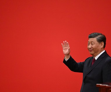 Chiny - powrót jedynowładztwa