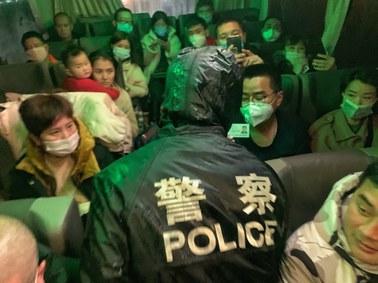 Chiny: Rośnie liczba ofiar koronawirusa. Przed blokadą Wuhan opuściło kilka milionów ludzi 