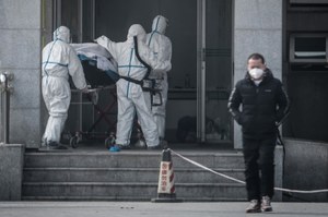 Chiny: Rośnie liczba ofiar koronawirusa