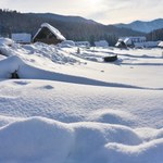 Chiny: Siedem metrów śniegu, 1000 turystów odciętych od świata 