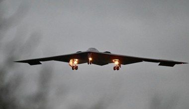 Chiny testują wielkie skrzydło. 1,6 raza szersze niż bombowiec B-2 Spirit