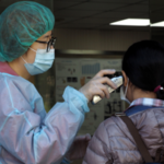Chiny: Tylko w niedzielę z powodu koronawirusa zmarło 97 osób