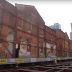 Chiny tymczasowo przenoszą cały fragment dzielnicy... w jednym kawałku