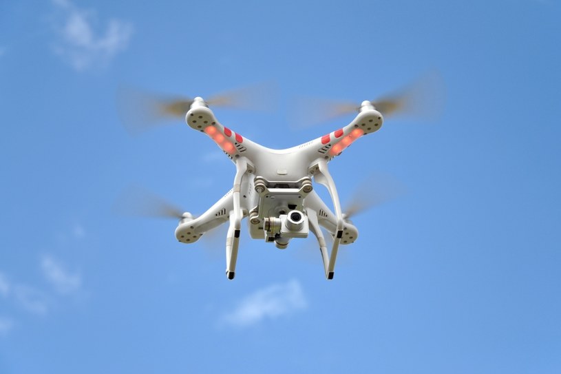 Chiny wprowadzają ograniczenia w handlu dronami i częsciami /123RF/PICSEL
