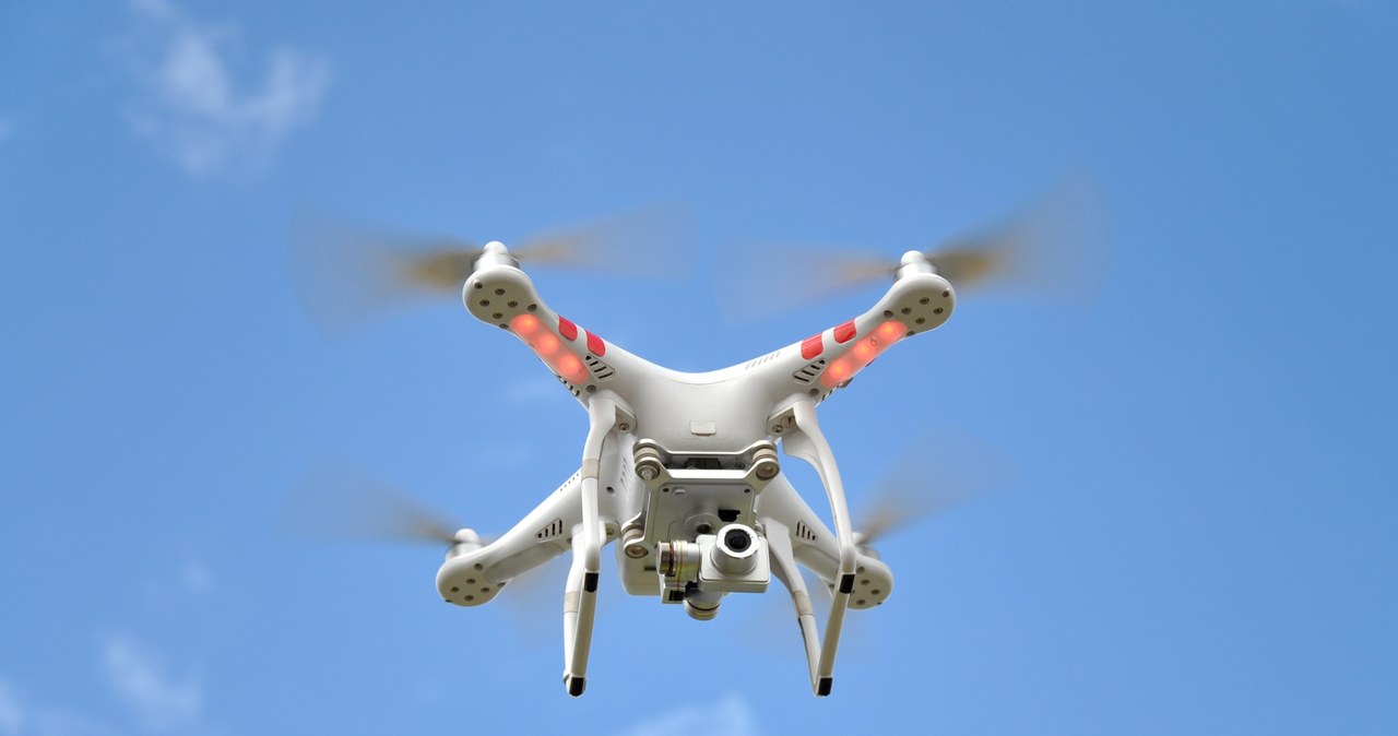 Chiny wprowadzają ograniczenia w handlu dronami i częsciami /123RF/PICSEL