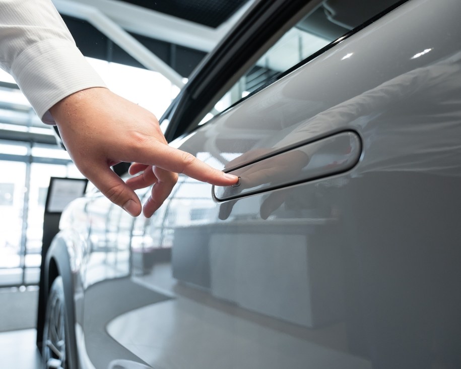 Chiny podjęły pionierską decyzję ws. aut elektrycznych