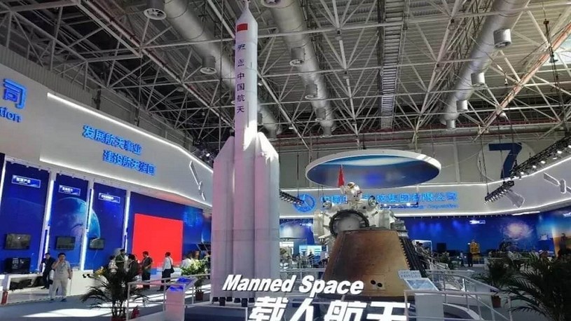Chiny zaskoczyły świat budową potężnej rakiety, która zabierze ludzi na Księżyc /Geekweek