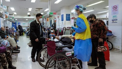 Chiny ze skokowym wzrostem śmiertelności na Covid. Zalecenia WHO