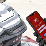 Chipy NFC w kaskach motocyklowych. Znany producent idzie o krok dalej