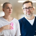 Chirurg-onkolog: Warto zbadać piersi tuż po USG, by nauczyć się ich zdrowej budowy