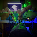 Chirurgiczny robot operuje bez pomocy człowieka
