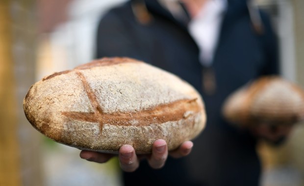 Chleb nie może kosztować 12 złotych? "Realna wizja"