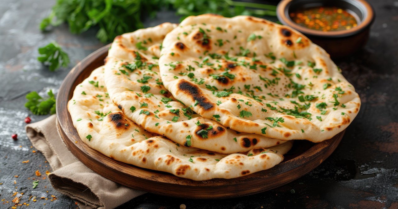 Chlebki naan to specjał kuchni indyjskiej /thanarat27 /123RF/PICSEL