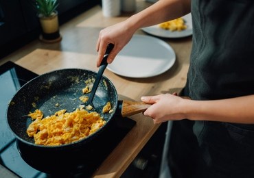 Chłodna jajecznica – tylko niesmaczna czy także groźna dla zdrowia?