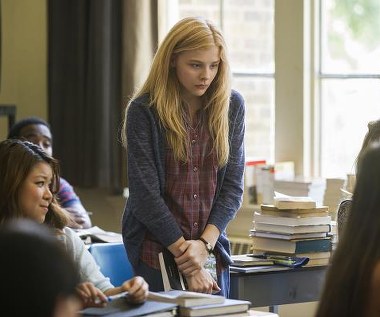 Chloë Grace Moretz w scenie z filmu "Carrie"