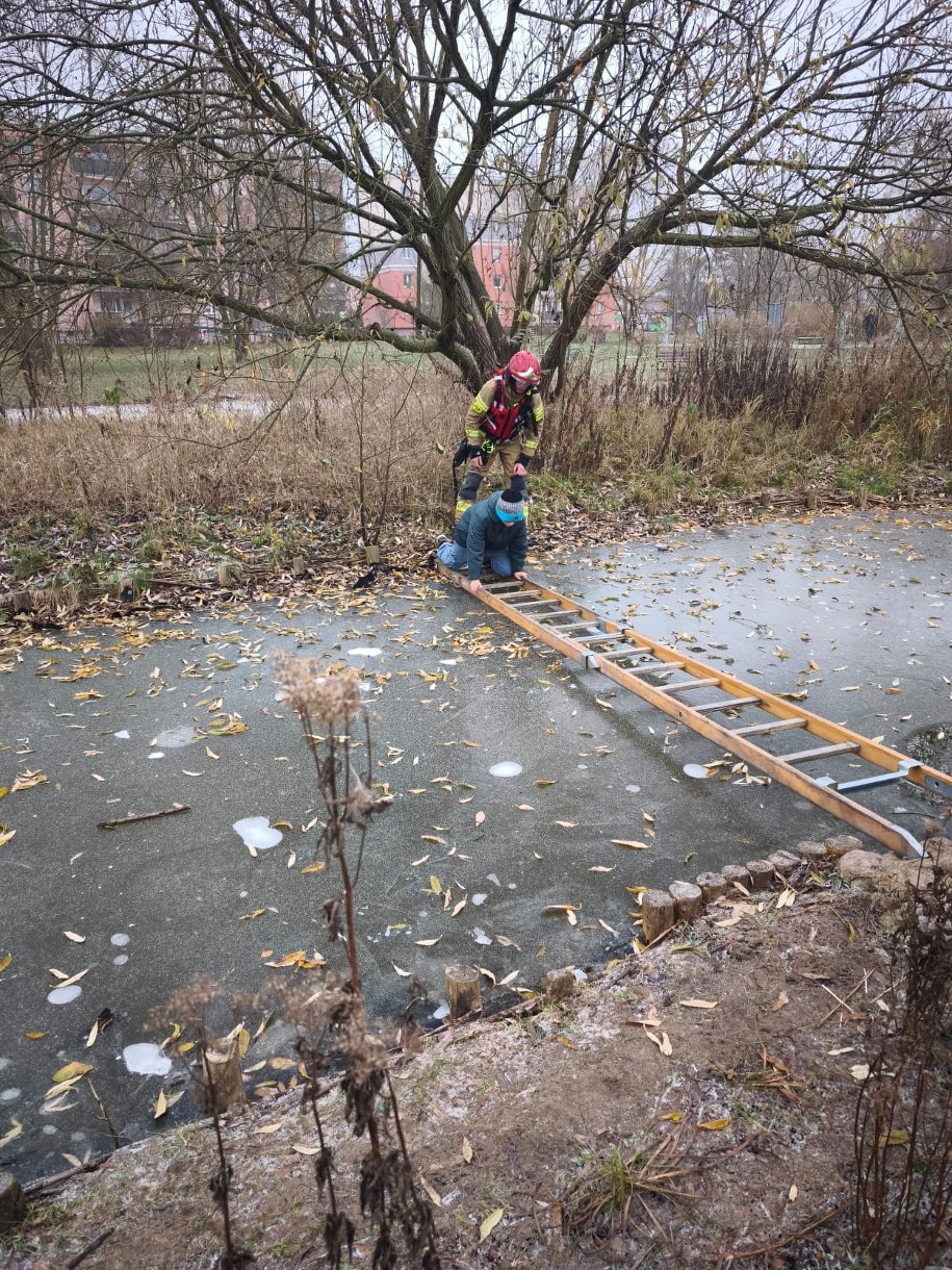 Chłopcu pomogli strażacy z Olsztyna. /KW PSP Olsztyn /