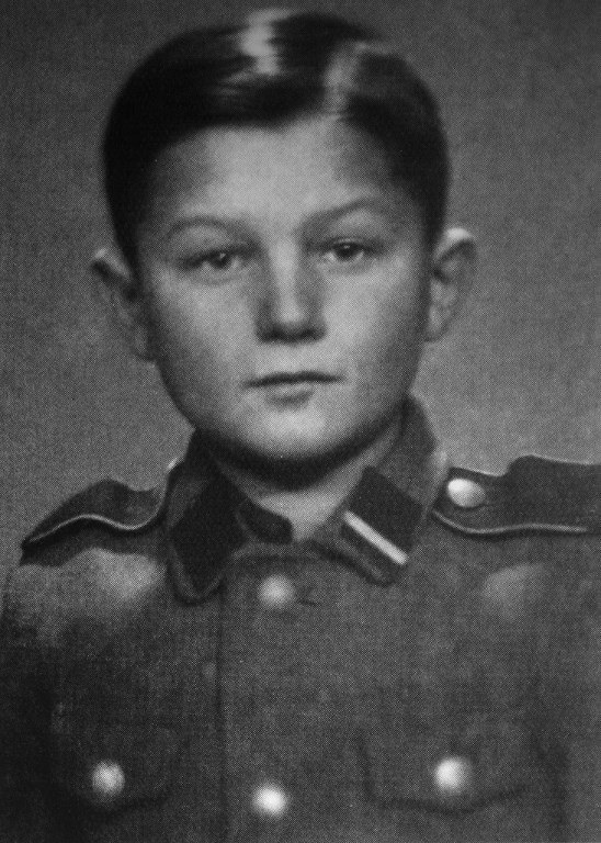 Chłopiec służąc w SS szybko awansował na stopień rottenführera /AFP