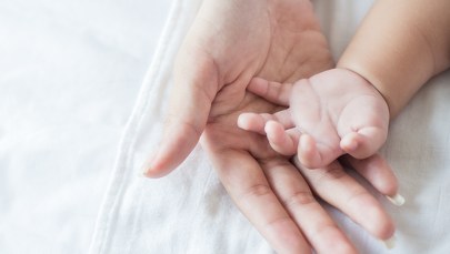 Chłopiec urodził się w samolocie. Przymusowe lądowanie