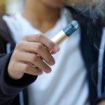 Chłosta i 20 lat więzienia. Singapur zaostrza kary za e-papierosy