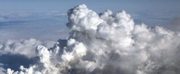 Kilkanaście krajów zamknęło swoją przestrzeń powietrzną. Zakłócenia ruchu lotniczego nad Europą mają związek z erupcją wulkanu Eyjafjoell na Islandii. 