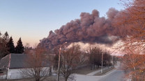 Chmury dymu nad Lwowem po rosyjskim ataku