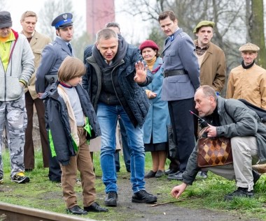 - Choć akcja filmu toczy się w latach 70., to problem głównego bohatera jest problemem współczesnym i uniwersalnym - to funkcjonowanie pod presją, hipokryzja, kwestie przyznania się do błędu i zachowania ludzkiej twarzy w sytuacji bardzo kryzysowej - ocenił Maciej Pieprzyca.

 