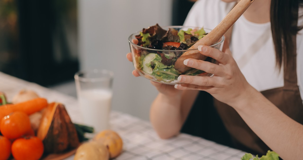 Choć nie ma jednej uniwersalnej recepty na radzenie sobie ze stresem, styl życia, w tym odpowiednia dieta, odgrywa bardzo istotną rolę w jego łagodzeniu /ARMMY PICCA /123RF/PICSEL