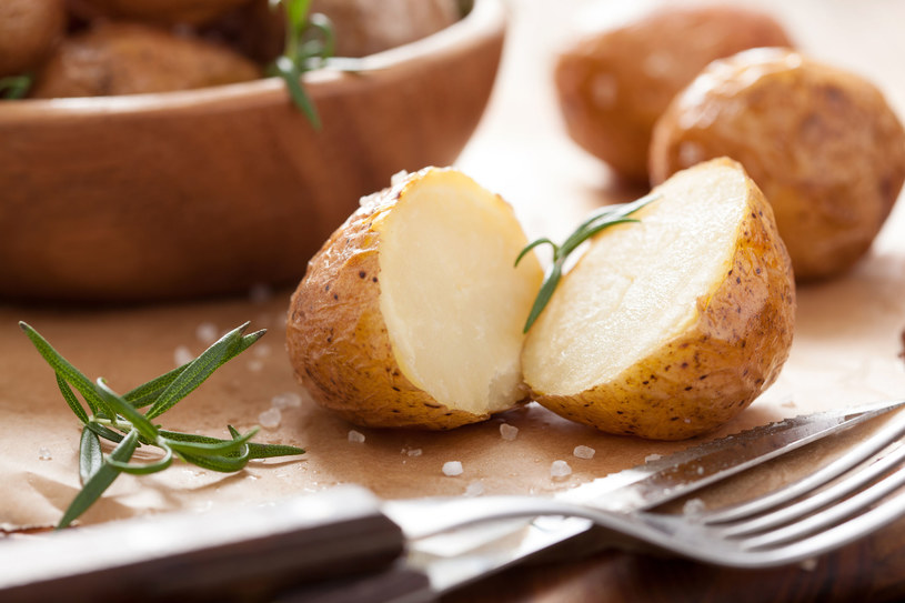 Choć trudno w to uwierzyć, ziemniaki moga pomóc... pozbyć się brzuszka! /123RF/PICSEL