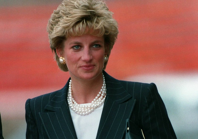 Chociaż księżna Diana zginęła wiele lat temu, swoim stylem wciąż inspiruje mnóstwo kobiet. Wśród nich są również jej synowe, Kate i Meghan /Allstar Picture Library /East News