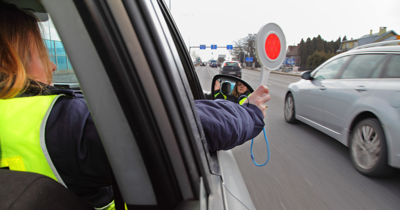 Chociaż liczba wypadków na polskich drogach zaczęła spadać, nadal należą one do najmniej bezpiecznych w Europie. /Motor