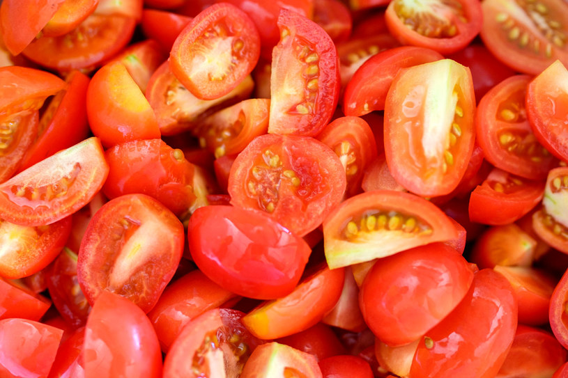 Chociaż pomidory są pyszne i zdrowe, niektórzy powinni ograniczyć ich spożycie /123RF/PICSEL