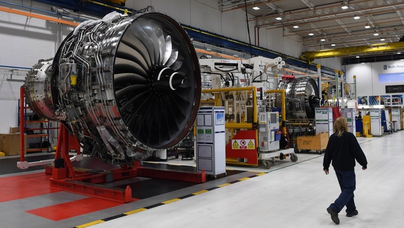 Chociaż Rolls-Royce słynie z samochodów, to głównie zajmuje się produkcją silników lotniczych /Getty Images