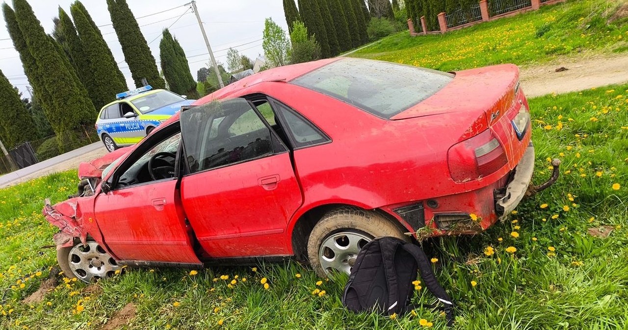 Chociaż wypadek wyglądał bardzo groźnie, kierowca Audi wyszedł z niego bez obrażeń /Policja