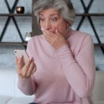 Chodzą po blokach i okradają seniorów. Tak wygląda oszustwo "na wypadek"