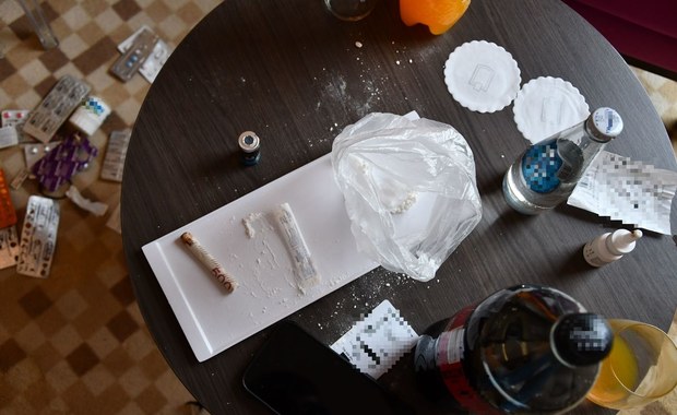Chodził nagi po hotelu. W pokoju sterta narkotyków 