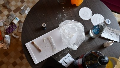 Chodził nagi po hotelu. W pokoju sterta narkotyków 